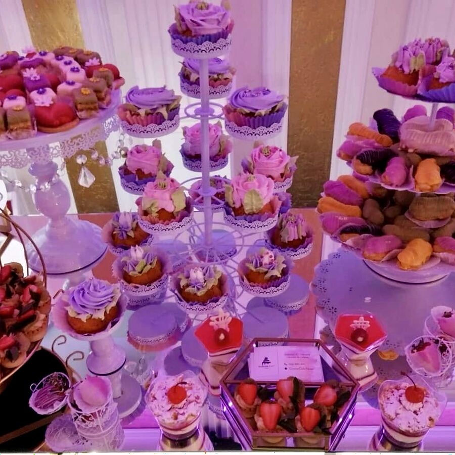 Turn de cupcakes și căpșuni Sweet Tooth