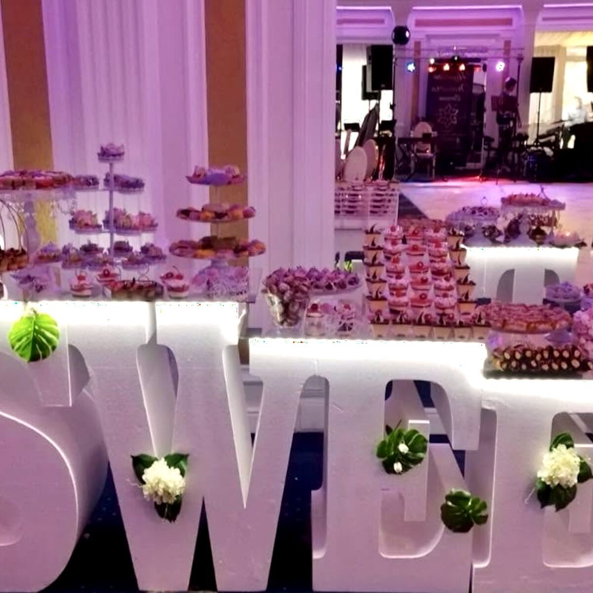 Candy bar Sweet Tooth, decor mov, litere SWEET